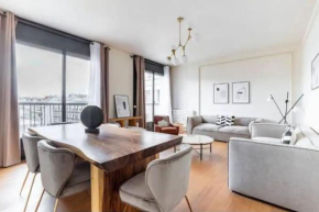 Avenue Montaigne : Luxury Apartment 4P/2BR